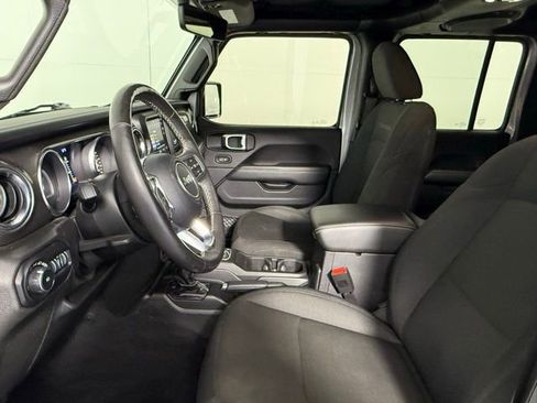 Used 2019 Jeep Wrangler Unlimited Sahara image 40