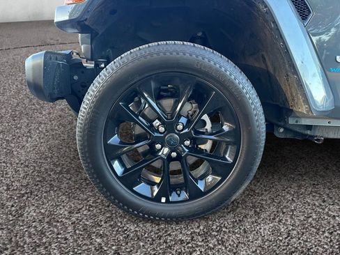 Used 2024 Jeep Wrangler Unlimited Sahara AWD/4WD image 10