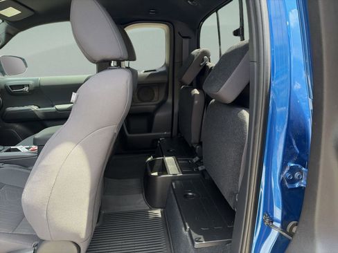 Used 2018 Toyota Tacoma TRD Sport AWD/4WD image 17