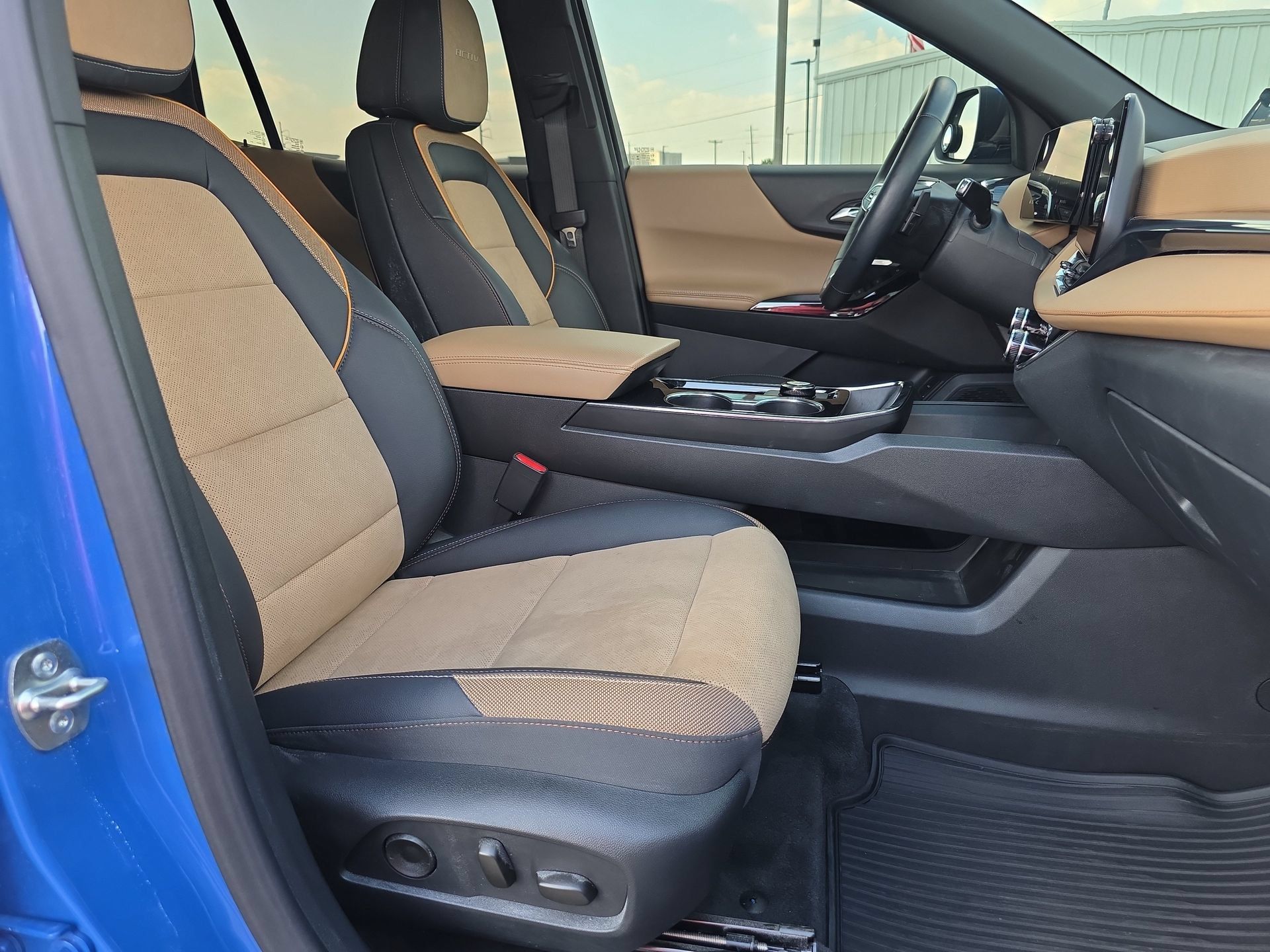 Used 2025 Chevrolet Equinox ACTIV w/ Safety and Technology Package AWD/4WD image 15