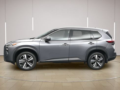Certified 2025 Nissan Rogue SL w/ SL Premium Package AWD/4WD image 4