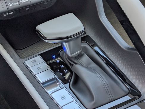 New 2025 Hyundai Elantra Limited FWD image 14