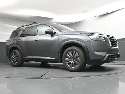 Certified 2025 Nissan Pathfinder SV FWD image 24