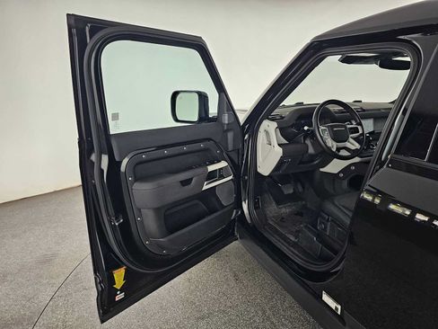Used 2022 Land Rover Defender 110 S AWD/4WD image 19
