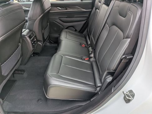 Used 2024 Jeep Grand Cherokee Limited w/ Black Appearance Package AWD/4WD image 23