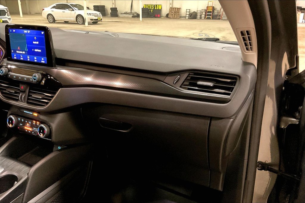 Certified 2022 Ford Escape SEL w/ SEL Stealth AWD Package image 15