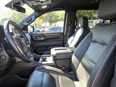 Used 2023 Chevrolet Suburban Premier image 25