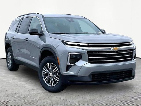 New 2026 Chevrolet Traverse LT w/ Driver Confidence Package AWD/4WD image 1