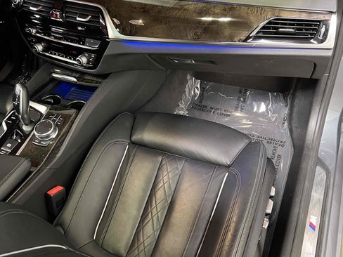 Used 2019 BMW 540i w/ M Sport Package image 21