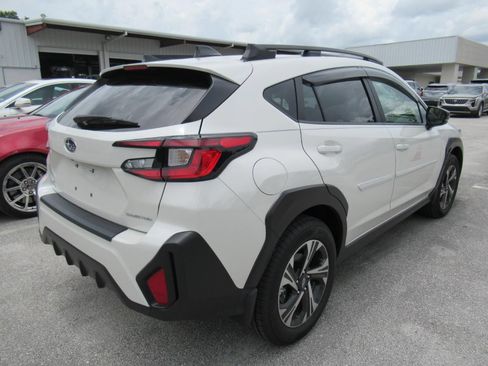 Used 2024 Subaru Crosstrek 2.0i Premium w/ Crosstrek Mirror Package AWD/4WD image 7