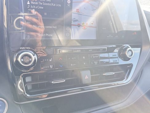 Used 2021 Toyota Highlander Limited image 17