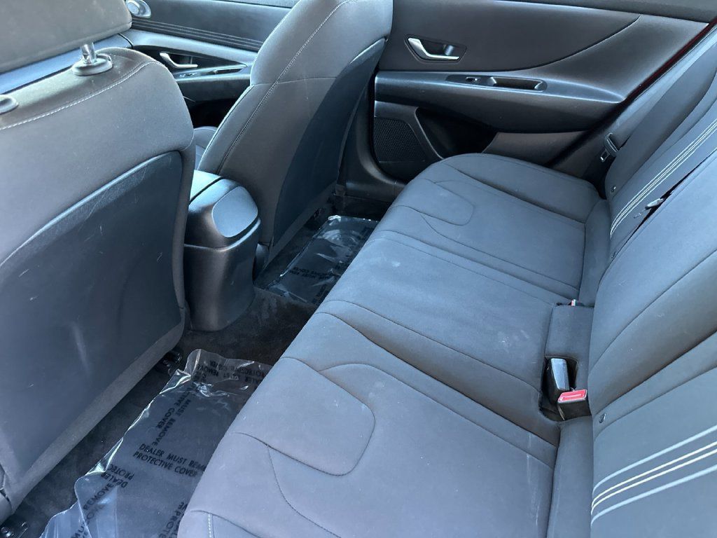 Used 2023 Hyundai Elantra SEL FWD image 11
