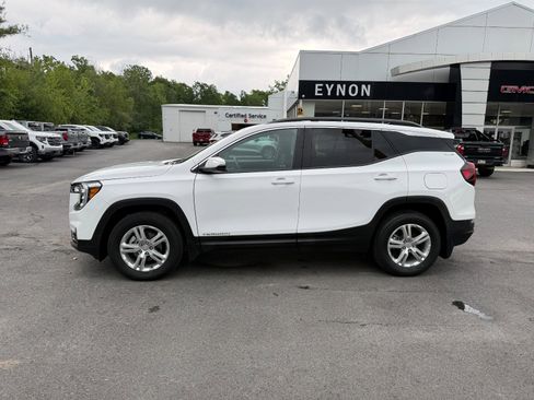 Used 2024 GMC Terrain SLE w/ Driver Convenience Package AWD/4WD image 2