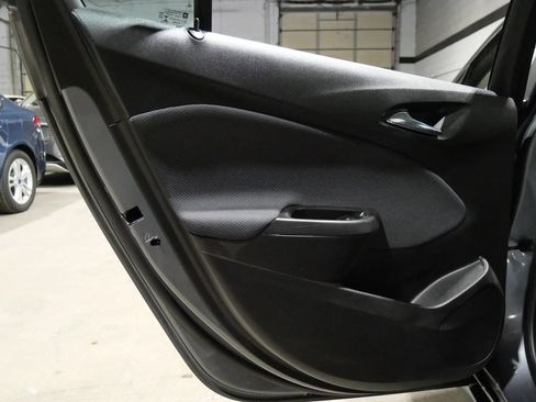 Used 2018 Chevrolet Cruze LT FWD image 19