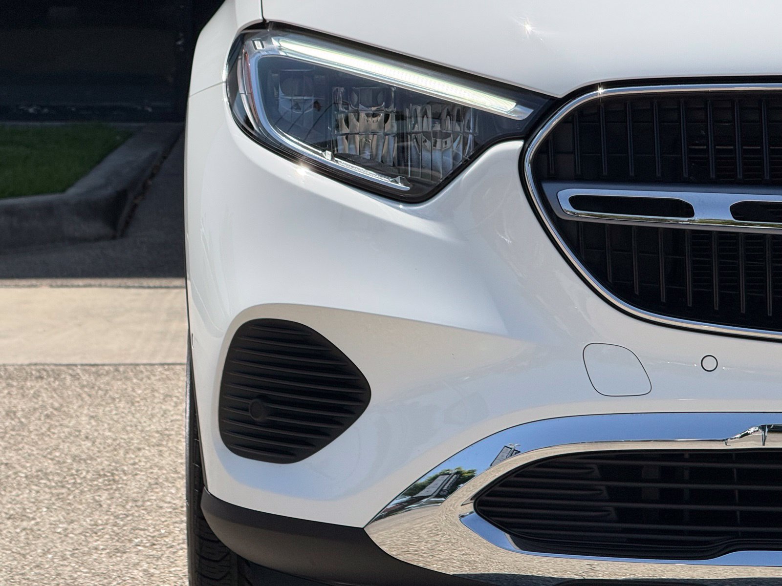 Used 2025 Mercedes-Benz GLC 350e 4MATIC image 7