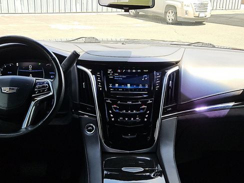 Used 2019 Cadillac Escalade Platinum RWD image 10