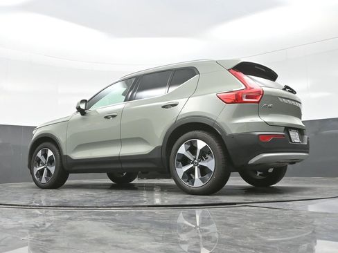 Used 2025 Volvo XC40 B5 Plus image 24