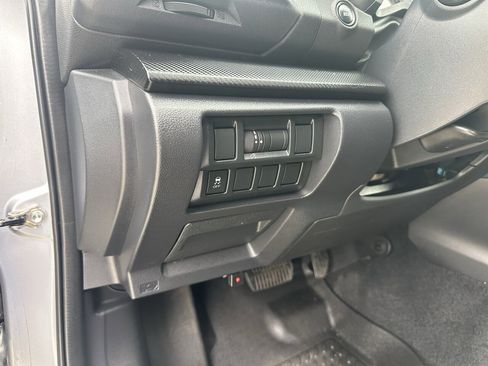 Used 2018 Subaru Crosstrek 2.0i Premium AWD/4WD image 40