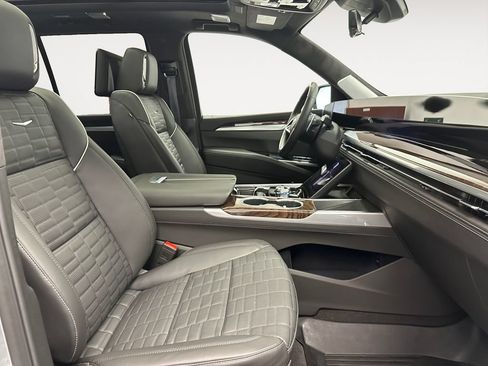 Used 2025 Cadillac Escalade Sport Platinum w/ LPO, Floor Liner Package AWD/4WD image 15