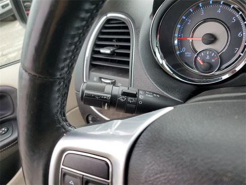 Used 2011 Chrysler Town & Country Touring image 14