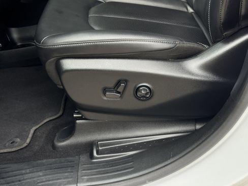 Used 2025 Chrysler Pacifica Select FWD image 17