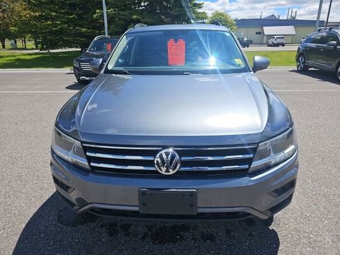 Used 2021 Volkswagen Tiguan SE AWD/4WD image 2