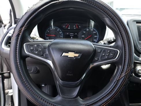 Used 2019 Chevrolet Equinox LS FWD image 29