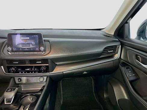 Used 2024 Nissan Rogue SV image 25