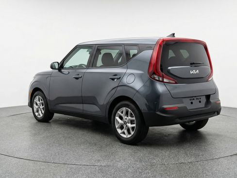 Used 2025 Kia Soul LX w/ LX Technology Package FWD image 6