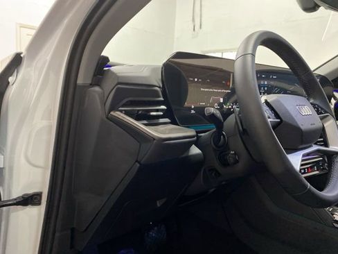 Used 2025 Audi Q5 Premium w/ Convenience Package image 34