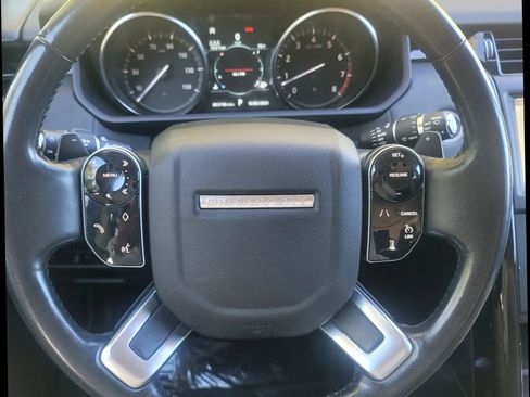 Used 2019 Land Rover Discovery SE image 16
