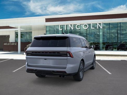 New 2026 Lincoln Navigator Premiere image 8