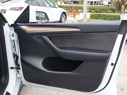 Used 2023 Tesla Model Y Performance AWD/4WD image 26