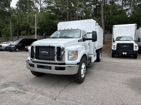 New 2027 Ford F750 2WD Regular Cab Super Duty image 4