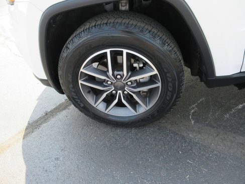 Used 2020 Jeep Grand Cherokee Limited AWD/4WD image 14