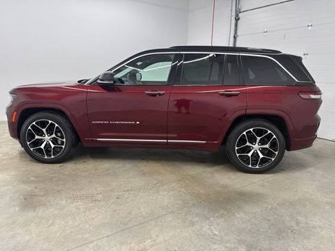 Used 2025 Jeep Grand Cherokee Summit AWD/4WD image 8