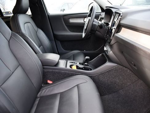 Certified 2025 Volvo XC40 B5 Core image 26