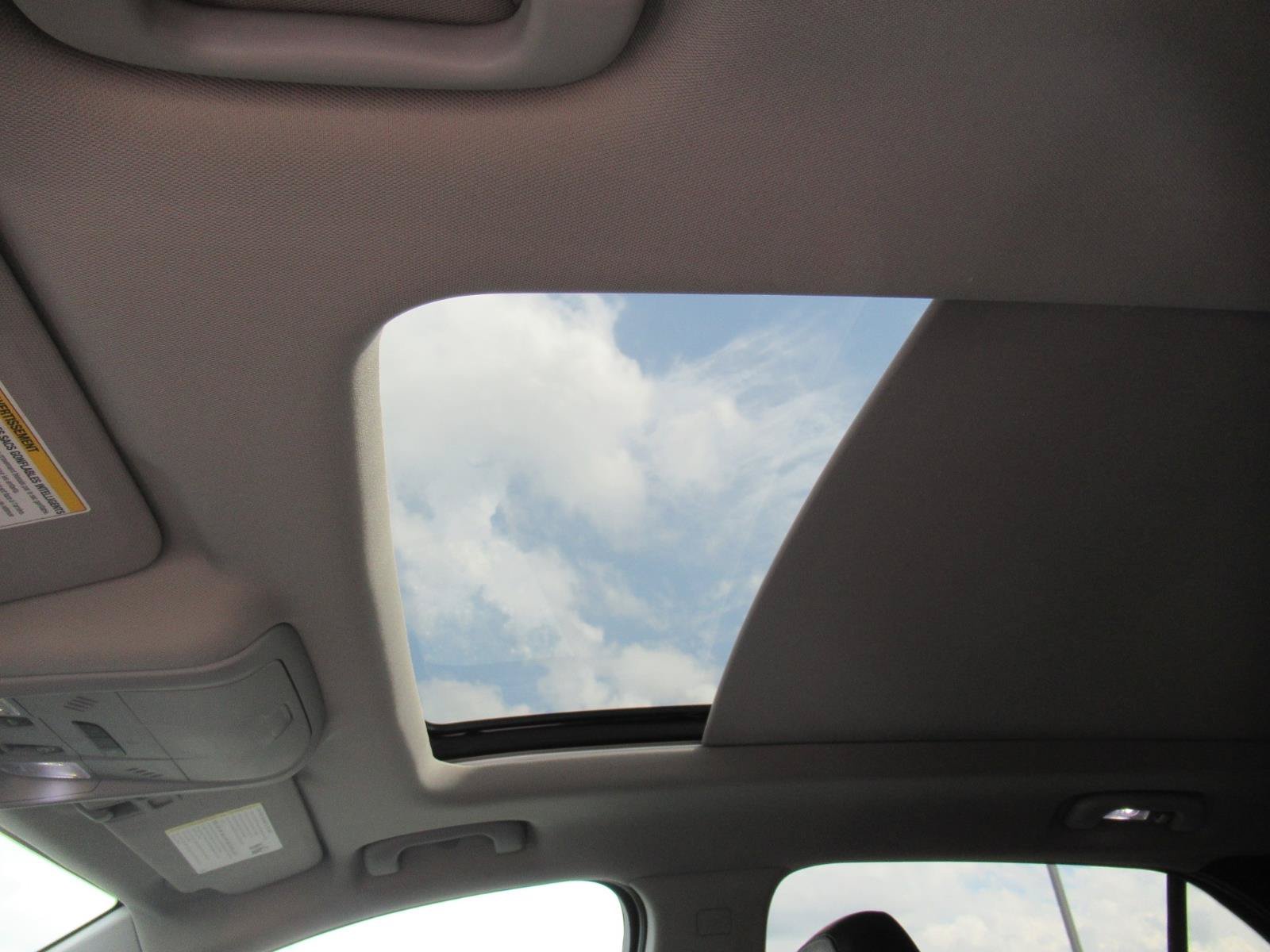 Used 2018 Chevrolet Equinox Premier FWD image 19