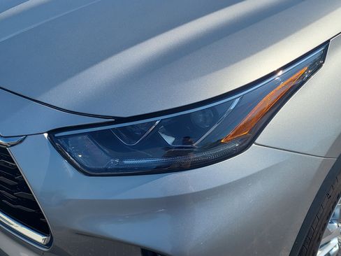 Used 2023 Toyota Highlander Limited image 11