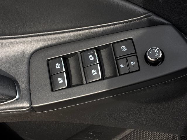 Used 2020 Toyota Avalon XLE w/ Preferred Accessory Package FWD image 13