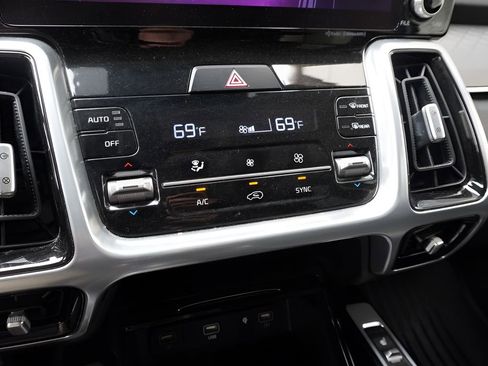Used 2023 Kia Sorento SX FWD image 19