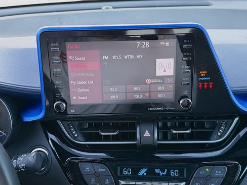 Used 2021 Toyota C-HR XLE FWD image 31