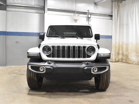 Used 2025 Jeep Wrangler Sahara AWD/4WD image 31