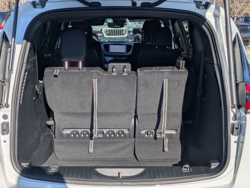 New 2026 Chrysler Pacifica Select FWD image 26