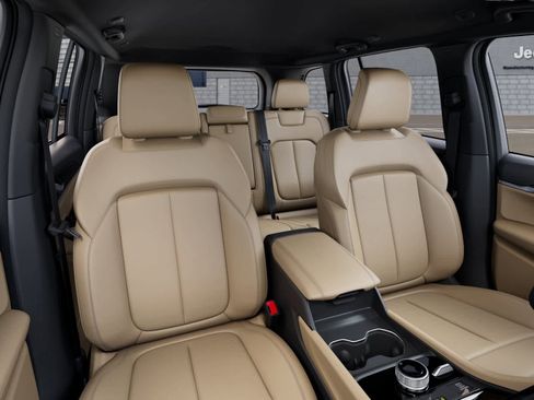 New 2025 Jeep Grand Cherokee Limited image 9