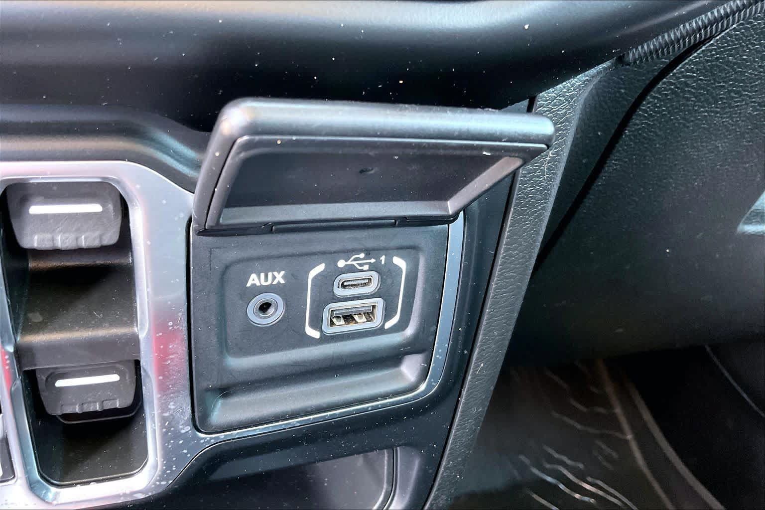 Used 2022 Jeep Gladiator Sport AWD/4WD image 31