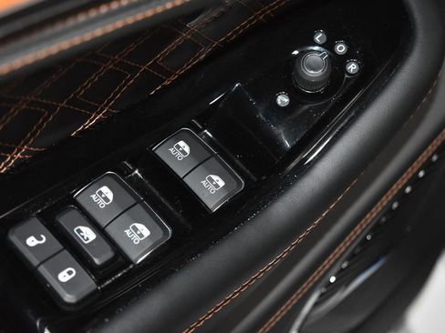 Used 2025 Jeep Grand Cherokee Summit AWD/4WD image 6