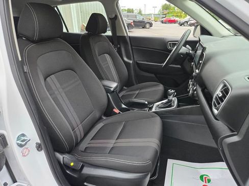 Used 2025 Hyundai Venue SEL FWD image 21