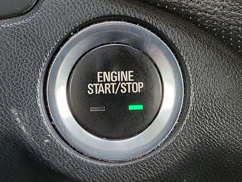 Used 2022 Chevrolet Equinox Premier image 17