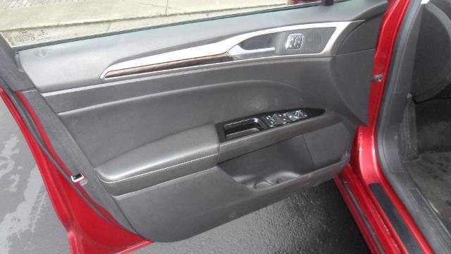 Used 2013 Ford Fusion SE FWD image 15